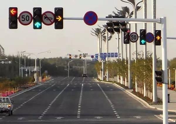 菲尼特交通信號桿