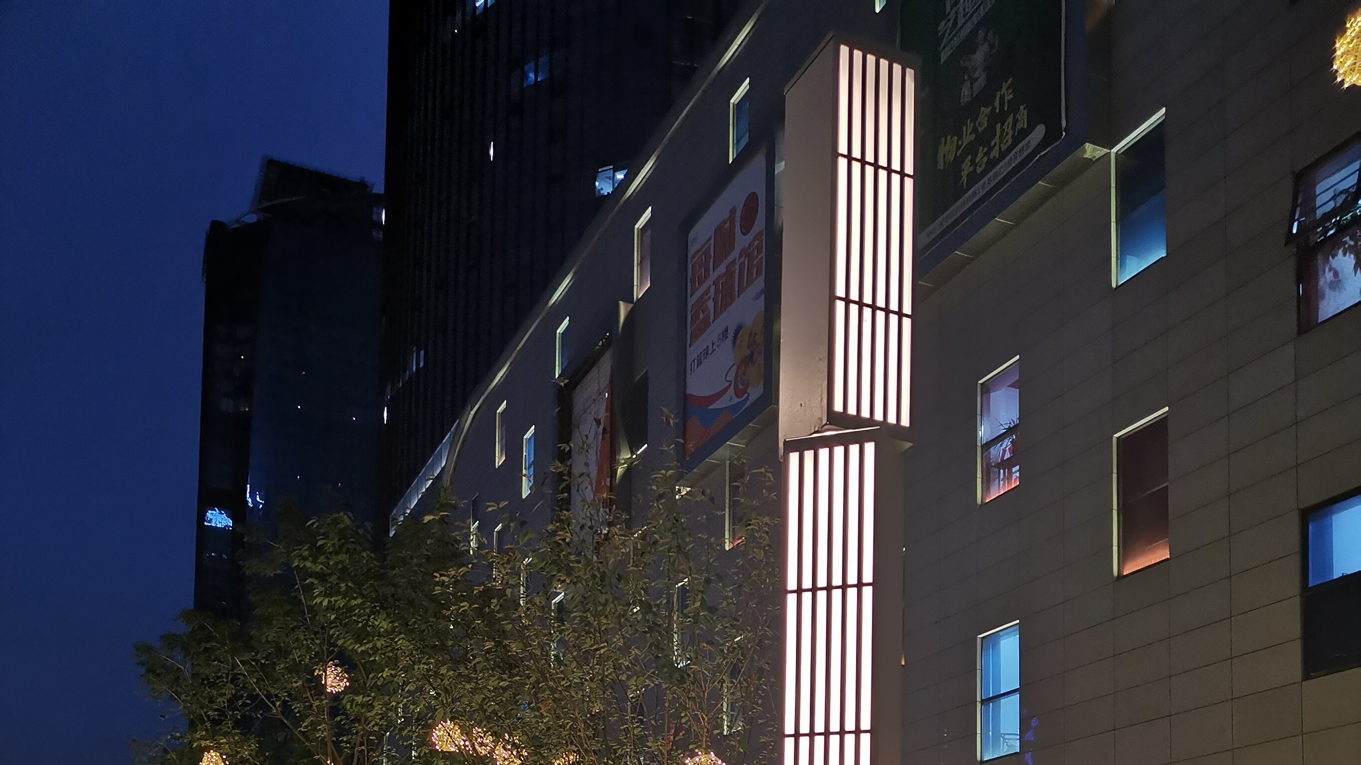 庭院燈廠家為您簡(jiǎn)約、歐式古典、中式傳統(tǒng)庭院燈